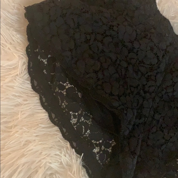 Aritzia Talula Black Lace Scalloped Shorts - Picture 5 of 7